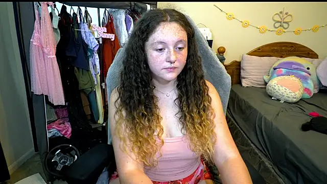 sugasunny04 online show from May 21, 2026, 5:42 pm