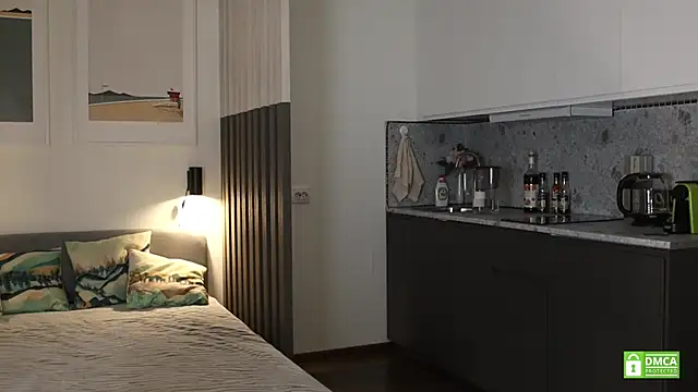 amelie shine online show from December 3, 2025, 11:52 am