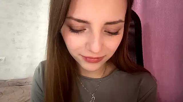 AliceStacy online show from November 5, 2025, 8:25 am