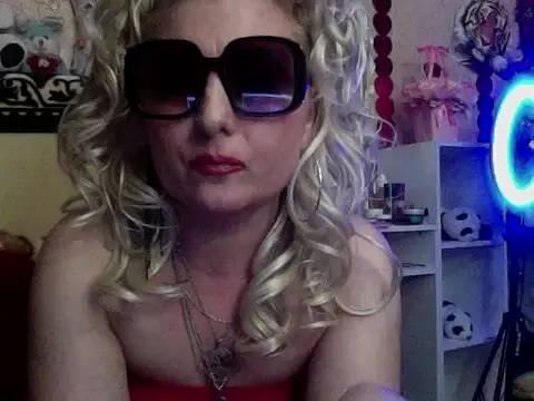 xHot Amazonq online show from November 29, 2025, 10:24 pm