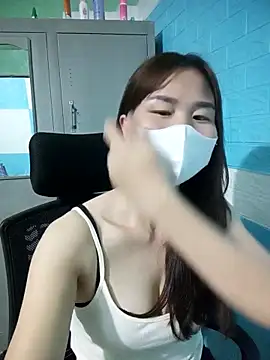 Donatella28 online show from April 18, 2026, 7:07 pm