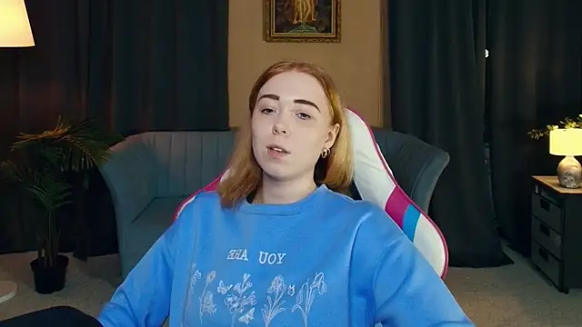 Snapshot of AddieOsler chatting on December 17, 2025, 8:48 pm AddieOsler online show from December 17, 2025, 8:48 pm