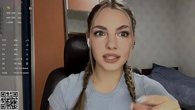 Snapshot of IlanaLafferty chatting on December 22, 2025, 6:49 pm IlanaLafferty online show from December 22, 2025, 6:49 pm