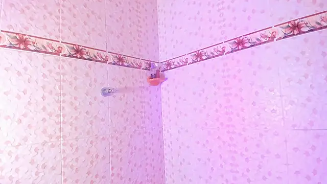 Leyacopper  online show from December 22, 2025, 6:49 pm