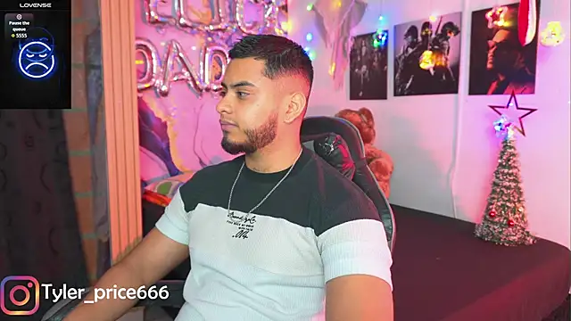 Tiler wolker online show from December 19, 2025, 6:31 am