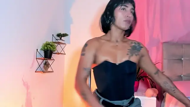 nahomi28  online show from October 31, 2025, 3:13 pm