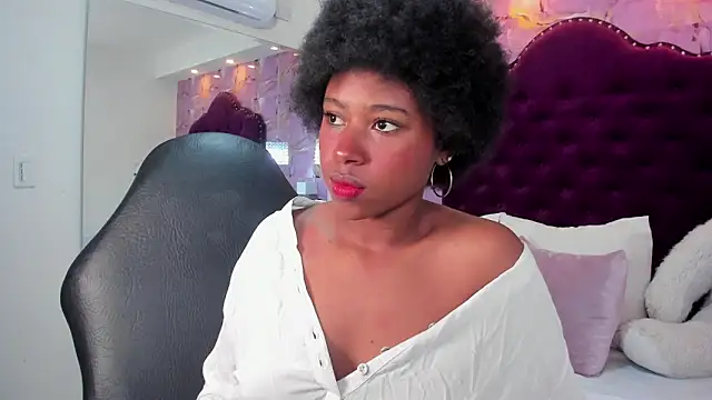 Snapshot of violeta_ruizz chatting on November 23, 2025, 1:00 pm violeta ruizz online show from November 23, 2025, 1:00 pm