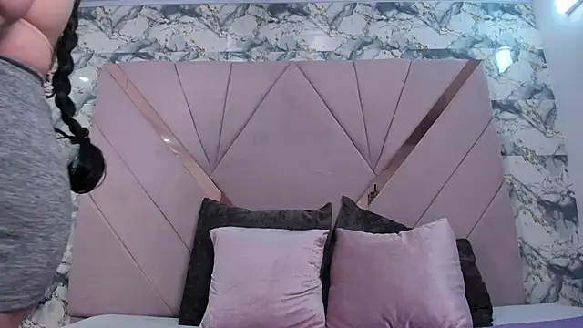 naomy sexy  online show from December 20, 2025, 12:45 pm