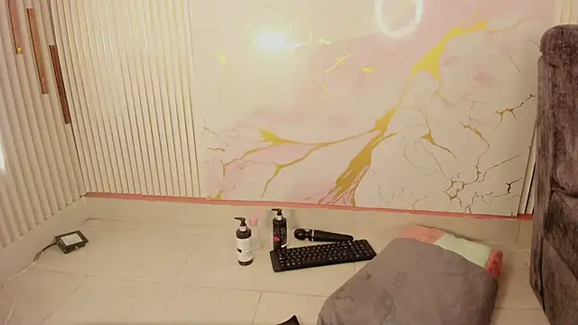 NhoanBrunette online show from April 15, 2026, 7:58 pm