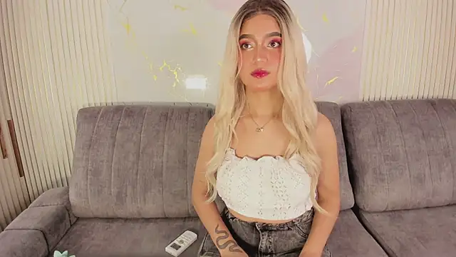 Snapshot of NhoanBrunette chatting on April 28, 2026, 2:33 pm NhoanBrunette online show from April 28, 2026, 2:33 pm