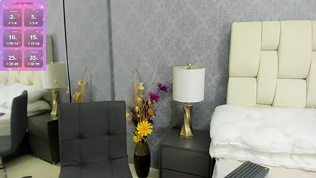 Luna Bella3 online show from October 31, 2025, 11:11 am