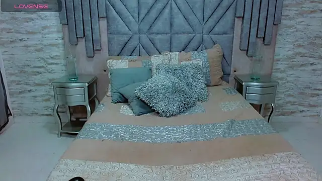 chairahot2 online show from November 18, 2025, 1:04 pm