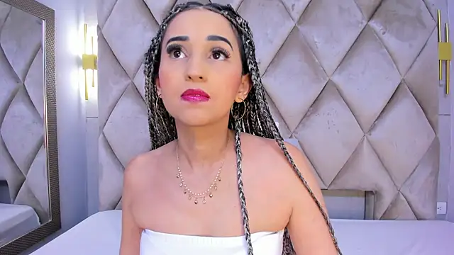 violett rabbit  online show from December 15, 2025, 8:02 pm