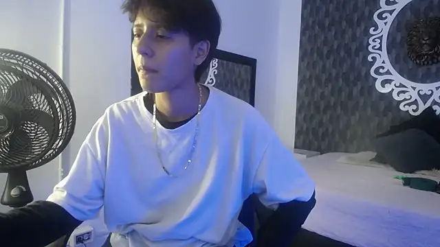 Ghost  Girl  online show from November 2, 2025, 1:30 am