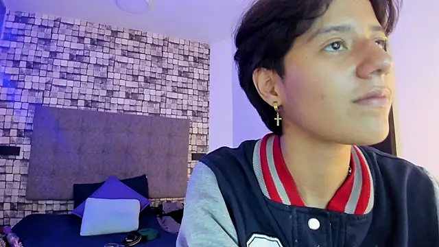 Ghost  Girl  online show from November 13, 2025, 10:41 pm