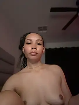 nikkiloveee online show from April 8, 2026, 5:07 am