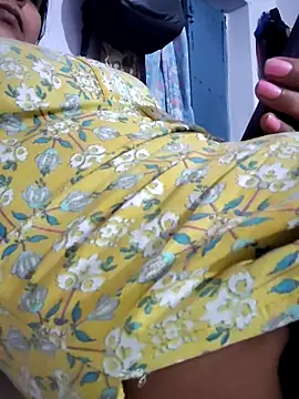 Hot-Rubyy online show from April 9, 2026, 5:18 pm