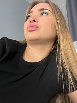 Snapshot of MilaRaven chatting on November 28, 2025, 7:33 am MilaRaven online show from November 28, 2025, 7:33 am