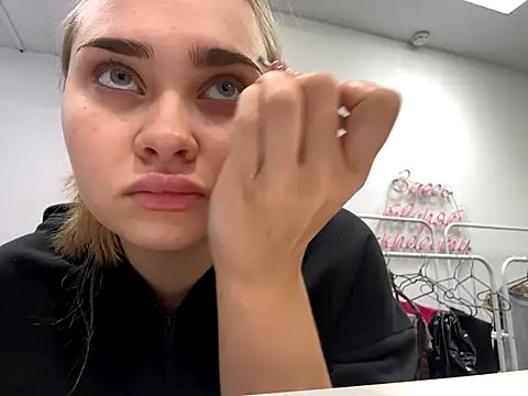 Snapshot of MilaRaven chatting on December 2, 2025, 6:41 am MilaRaven online show from December 2, 2025, 6:41 am