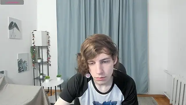 Snapshot of AvenGlow chatting on December 15, 2025, 5:12 am AvenGlow online show from December 15, 2025, 5:12 am