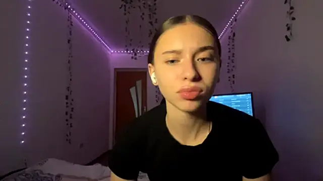 LilithFlamey online show from November 17, 2025, 6:14 pm