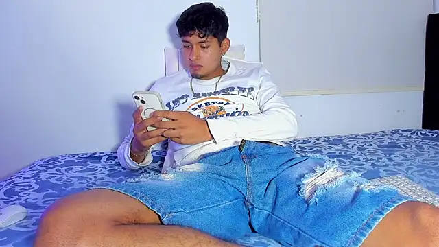 Snapshot of Dominic_King chatting on December 1, 2025, 1:43 am Dominic King online show from December 1, 2025, 1:43 am