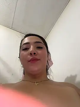 Snapshot of Hannahpradaa_ chatting on November 5, 2025, 12:21 am Hannahpradaa online show from November 5, 2025, 12:21 am