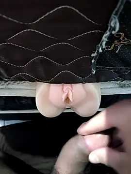 Renatomendes07H online show from March 26, 2026, 11:10 pm