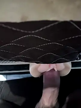 Renatomendes07H online show from April 12, 2026, 8:03 pm