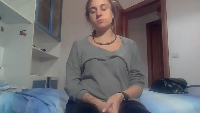 Snapshot of SinnEmily chatting on November 17, 2025, 9:53 pm SinnEmily online show from November 17, 2025, 9:53 pm