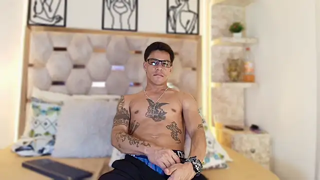 Andrew Haalls online show from November 29, 2025, 8:45 pm