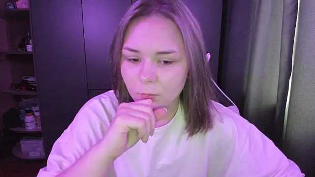 sophia lix online show from December 21, 2025, 5:58 am