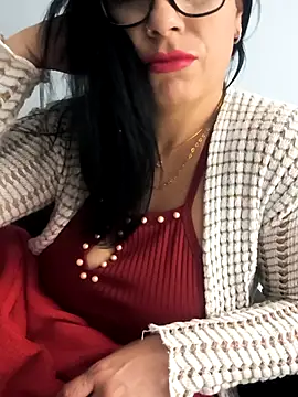 paularois online show from November 7, 2025, 2:11 am