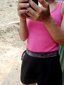 Snapshot of doggy-00 chatting on April 15, 2026, 6:42 am doggy-00 online show from April 15, 2026, 6:42 am