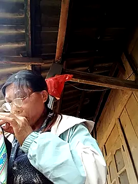 bella-la online show from November 27, 2025, 8:38 am