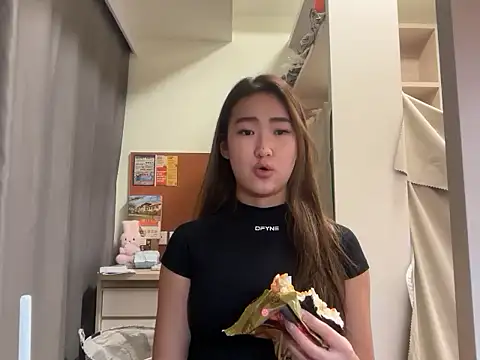 Snapshot of AlishaCheng chatting on December 20, 2025, 1:40 pm AlishaCheng online show from December 20, 2025, 1:40 pm