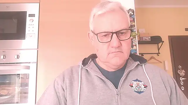 Snapshot of Diegoriv71 chatting on February 8, 2026, 9:02 am Diegoriv71 online show from February 8, 2026, 9:02 am