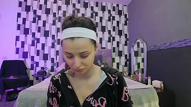 venusinylons online show from November 27, 2025, 12:40 pm