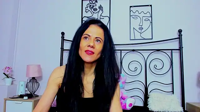 Snapshot of brianaflynt chatting on November 2, 2025, 8:22 pm brianaflynt online show from November 2, 2025, 8:22 pm