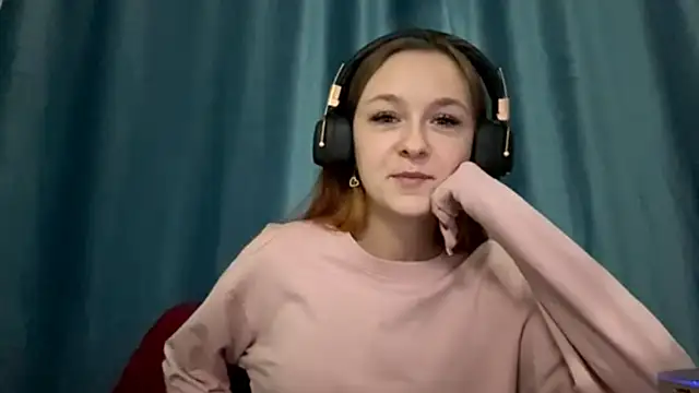 HOTBellakle online show from November 3, 2025, 3:13 pm