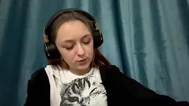 HOTBellakle online show from November 17, 2025, 4:35 pm