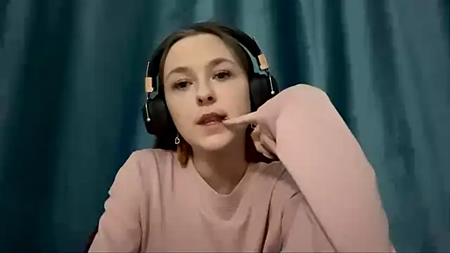 HOTBellakle online show from November 21, 2025, 3:22 pm