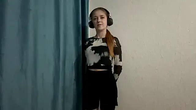 HOTBellakle online show from November 26, 2025, 3:35 pm