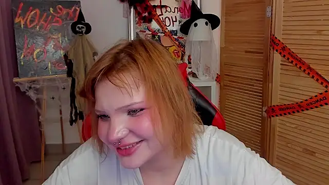 Snapshot of babyyullii chatting on October 29, 2025, 8:38 am babyyullii online show from October 29, 2025, 8:38 am