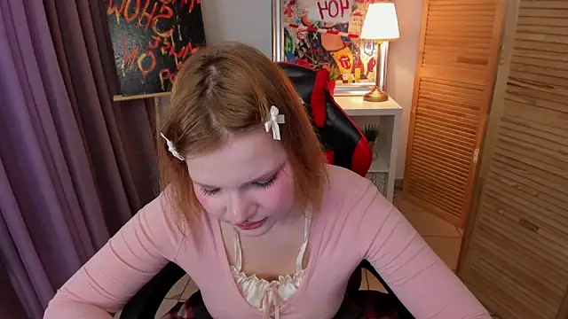 Snapshot of babyyullii chatting on November 3, 2025, 8:37 am babyyullii online show from November 3, 2025, 8:37 am