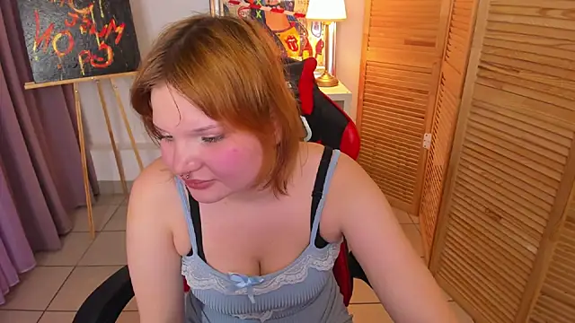 Snapshot of babyyullii chatting on November 12, 2025, 8:37 am babyyullii online show from November 12, 2025, 8:37 am