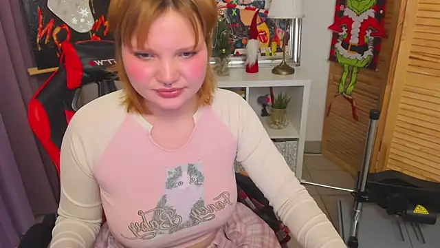 Snapshot of babyyullii chatting on December 15, 2025, 2:54 pm babyyullii online show from December 15, 2025, 2:54 pm