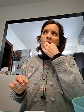 Piediniecollant online show from February 5, 2026, 11:37 am