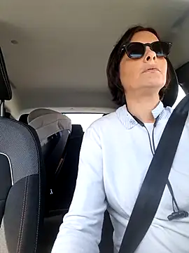 Piediniecollant online show from April 15, 2026, 10:00 am