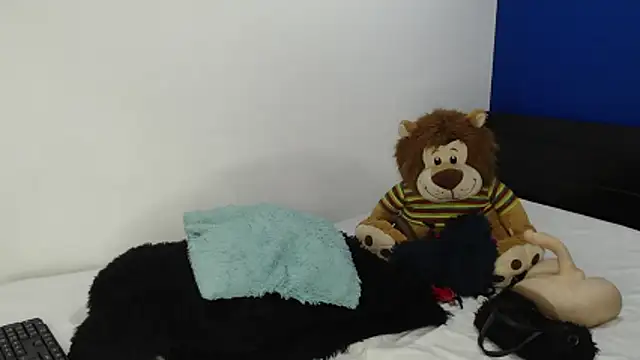 Snapshot of EmmilyConnor chatting on June 17, 2026, 2:51 pm EmmilyConnor online show from June 17, 2026, 2:51 pm